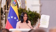 Presidente Maduro firma Decreto de Conmoción