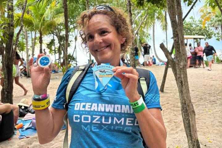 Busca patrocinios Gaby Saltijeral, saltillense clasificada al Mundial de nado en aguas abiertas en Dubai