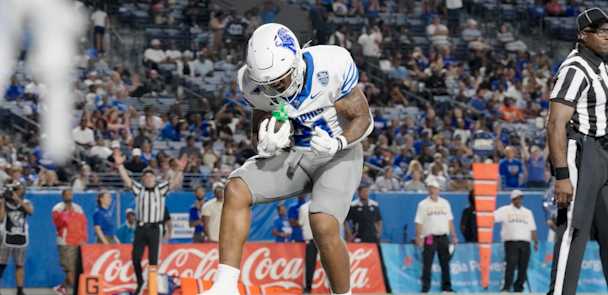 Memphis overcomes Arkansas for 32