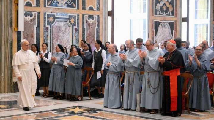 León XIV llama a los religiosos a “continuar con generosidad” sus misiones respondiendo a las necesidades del mundo