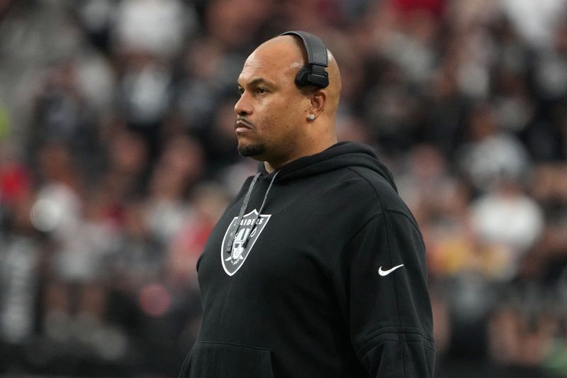 Antonio Pierce raises concerns about Tom Brady's dual role