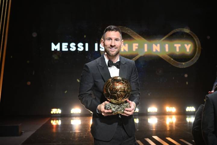 Balón de Oro 2025: en Francia corearon por Messi en la previa de la gala