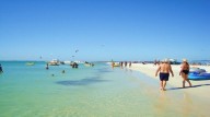 Turistas rusos llegan a la Isla de Margarita en nuevo vuelo chárter