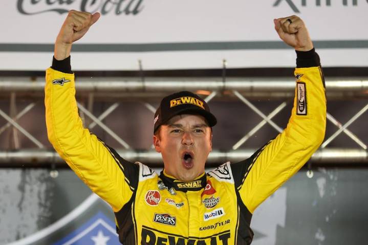Christopher Bell wins late 4-car sprint at Bristol night race