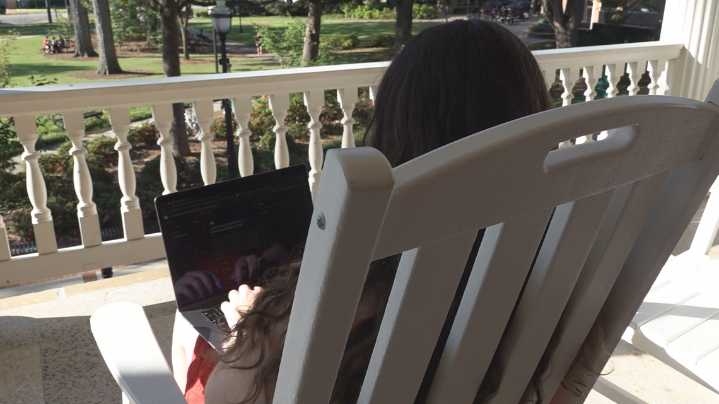 These business students at Georgia College must take AI course. Here's why