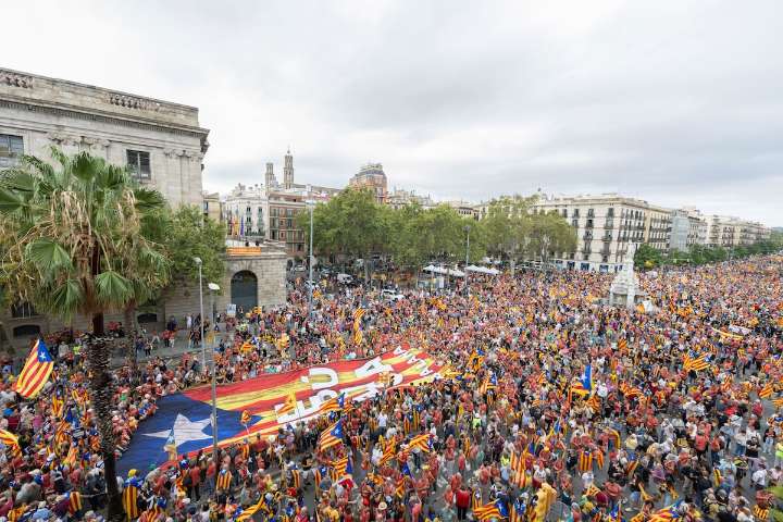 Un independentismo desmovilizado reúne a 28.000 personas en la manifestación de la Diada en Barcelona