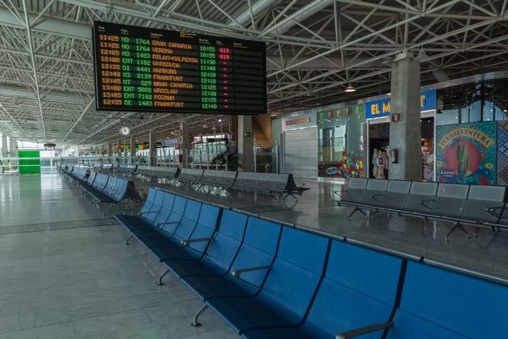 Un dron obliga a desviar vuelos y causa retrasos en un aeropuerto de Canarias