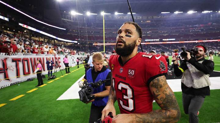 Buccaneers’ Mike Evans expected to miss multiple weeks with hamstring injury