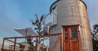 ¿Te imaginás dormir en un antiguo silo? un glamping de lujo rodeado de naturaleza