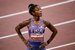 Defending champion Richardson struggles into 100m world final