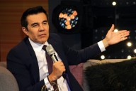 Adrián Uribe celebra su cumpleaños rodeado de sus tres hijos y su esposa Thuany