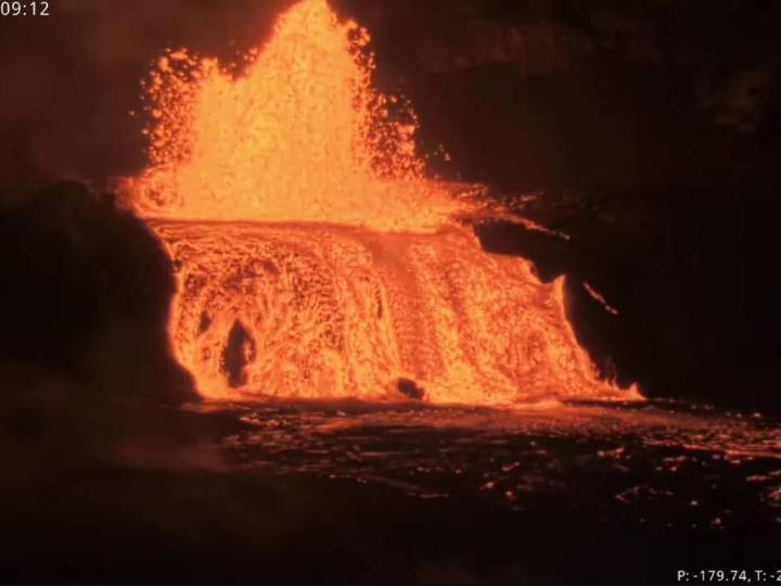 Kīlauea entra en erupción con fuentes de lava de 150 metros