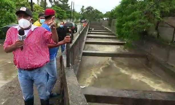 Tragedia, un oficial y un menor son arrastrados por quebrada en San Pedro Sula