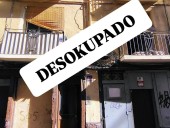 Así vivió una zaragozana rodeada de okupas durante nueve años: "Han dejado un edificio en ruinas"
