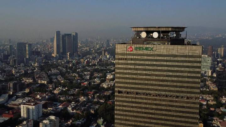 Fitch Ratings coloca a Pemex en observación positiva