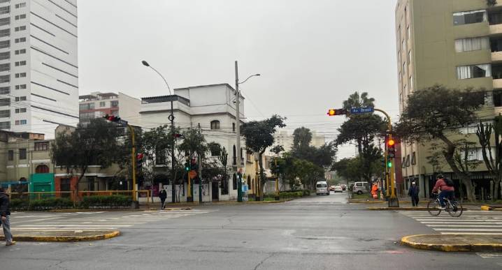 Lima amaneció con lloviznas, humedad y fuerte sensación de frío por formación de vórtice costero 