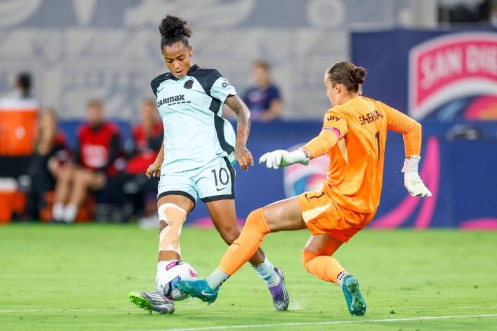 Deadspin | Jaedyn Shaw tallies in debut as Gotham FC shut out Wave