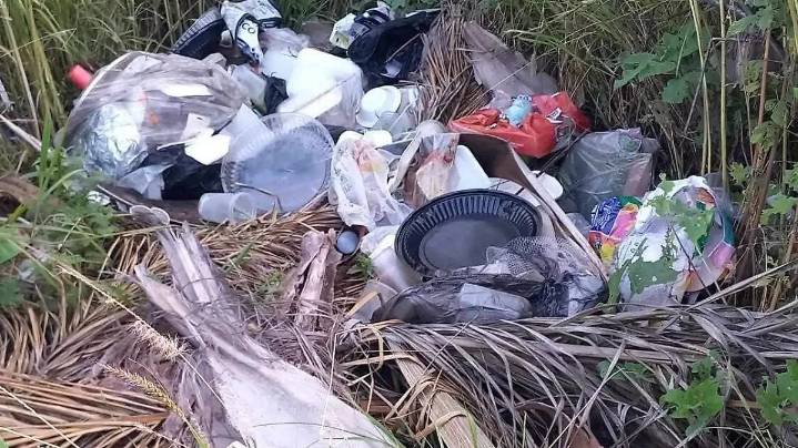Bolsas de basura inundan la Ampliación Francisco Villa tras fines de semana