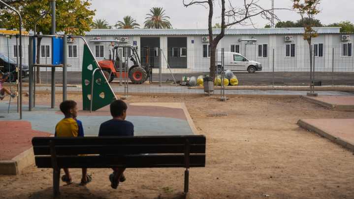 Más de 3.000 alumnos de centros dañados por la dana en la Comunidad Valenciana inician el curso en aulas prefabricadas