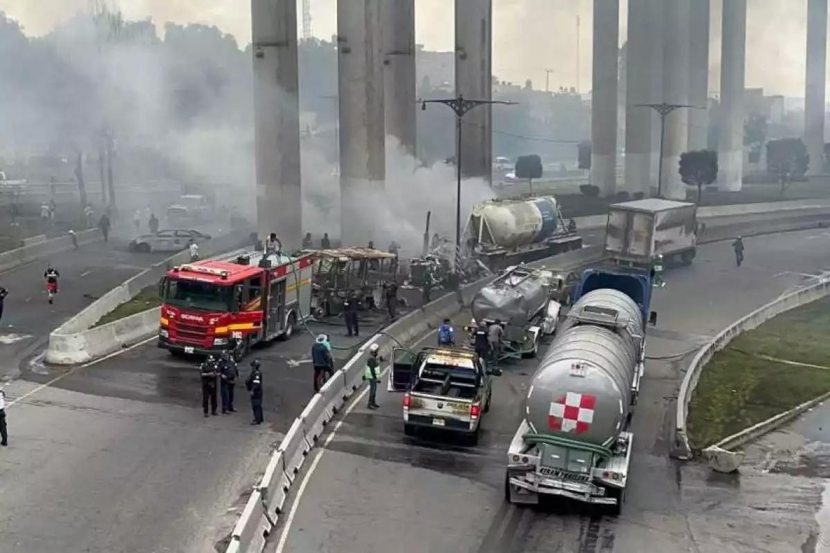 Videos muestran el terrible momento de la explosión de una pipa en el Puente de la Concordia, Iztapalapa