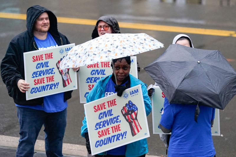 US government faces brain drain as 154,000 federal workers exit this week