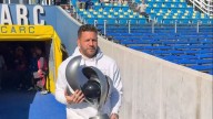 Jorge Broun fue el encargado de ingresar el trofeo de la Supercopa Argentina en el Gigante