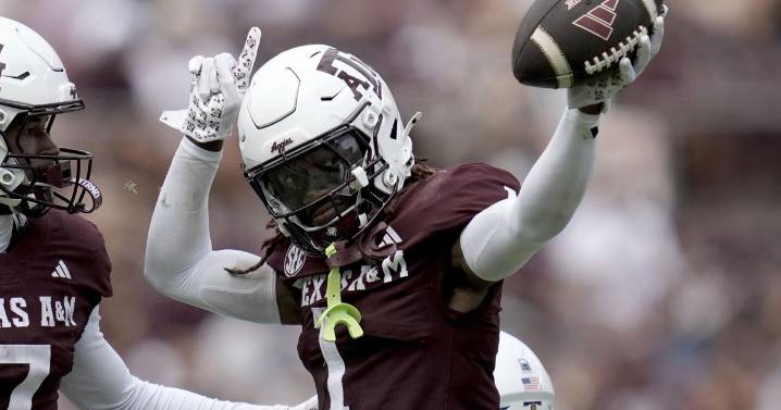 Texas A&M aims for 4-0 as coach Mike Elko challenges fans' mindset