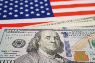 California repartirá cheques de estímulo en 2025 a través de programas social