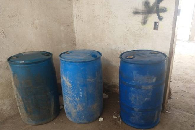 Decomisan más de mil litros de huachicol en Tecate 