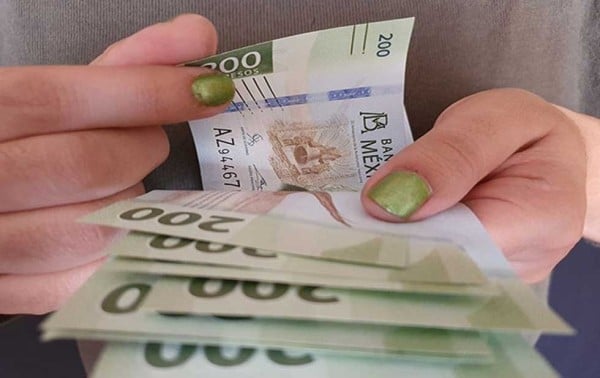 Prevé Sheinbaum alza salarial del 12% en 2026