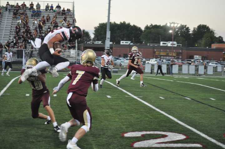 Tigers close with 31 unanswered points in 50-13 win at Williamstown to stay unbeaten