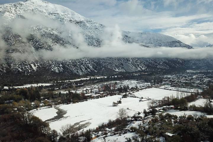 Nevada en el Cajón del Maipo deja a grupo de personas atrapadas en pozas termales