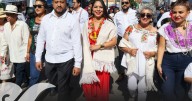 Tonantzin Fernández lidera el tradicional Desfile de Independencia