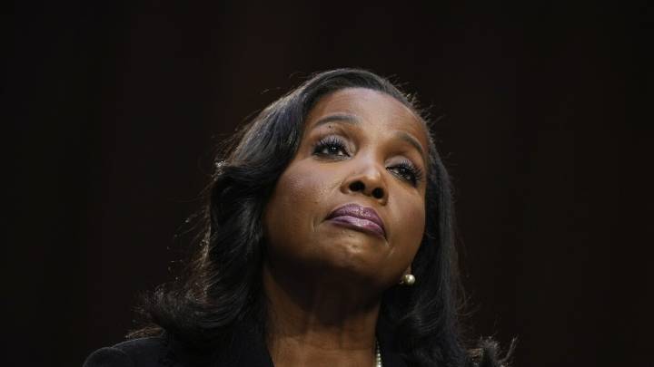 Appeals court says Lisa Cook can stay on the Federal Reserve board -