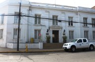 Funcionario destituido por viajar con licencia se encontraría amotinado al interior del municipio de Molina