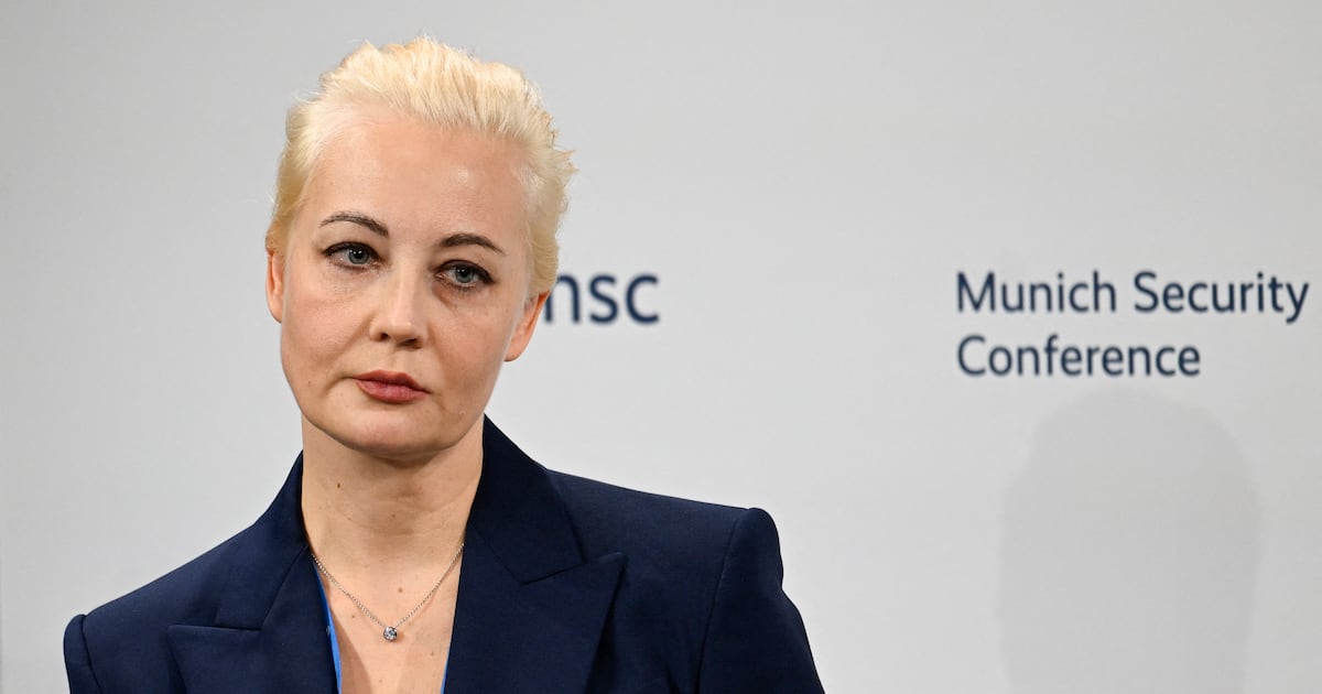 Putin Nemesis’s Widow Claims Tests Show Her Husband Was Poisoned