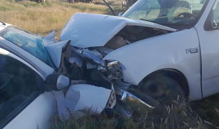 Muere conductor de un auto tras un choque frontal contra una camioneta en Asientos