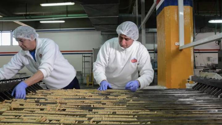 Famosa fábrica de galletitas cerró su planta y hay decenas de despidos