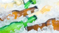 ¿Cuánto tarda en enfriarse una cerveza en el congelador? La respuesta exacta según la ciencia