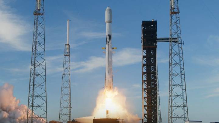 Sorry, Starlink: JetBlue becomes 1st airline to pick Amazon's Project Kuiper satellites for in