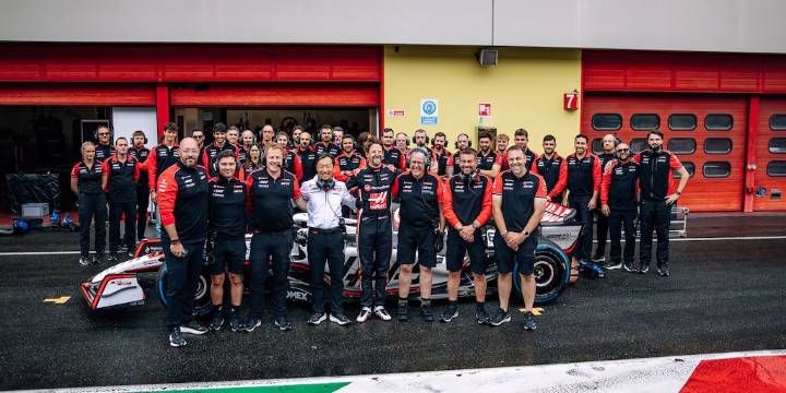 Emoción en la Fórmula 1 por el regreso de Romain Grosjean a cinco años del brutal accidente que puso en riesgo su vida: “El equipo detrás de un sueño”