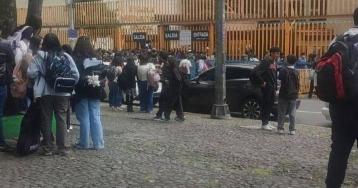 Desalojan la Prepa 8 de la UNAM por presunta amenaza de bomba