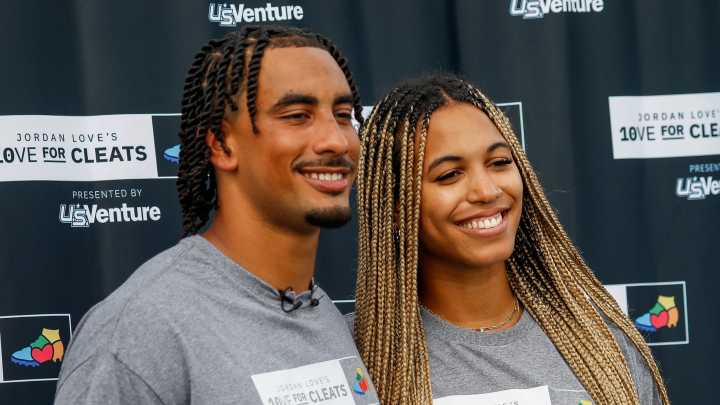 Ronika Stone Love hit Lambeau's tailgating scene to chat…