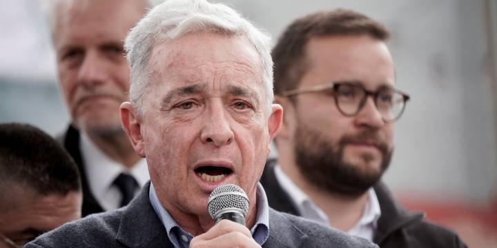 Álvaro Uribe propuso que la Justicia Penal Militar revise las condenas de la JEP contra exmilitares: “El país tiene que reflexionar”