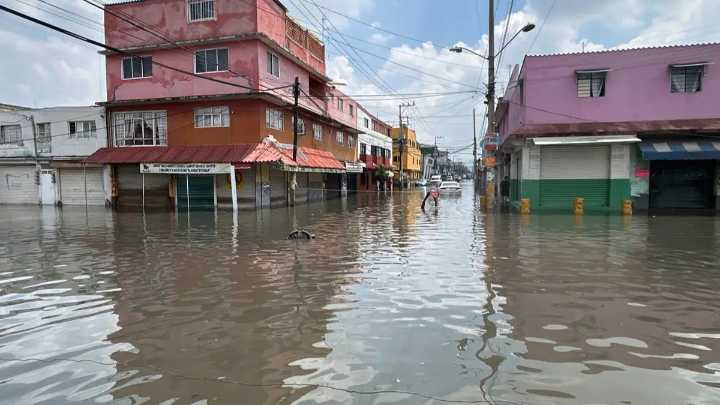 Lluvias inundan a más de mil viviendas en Nezahualcóyot