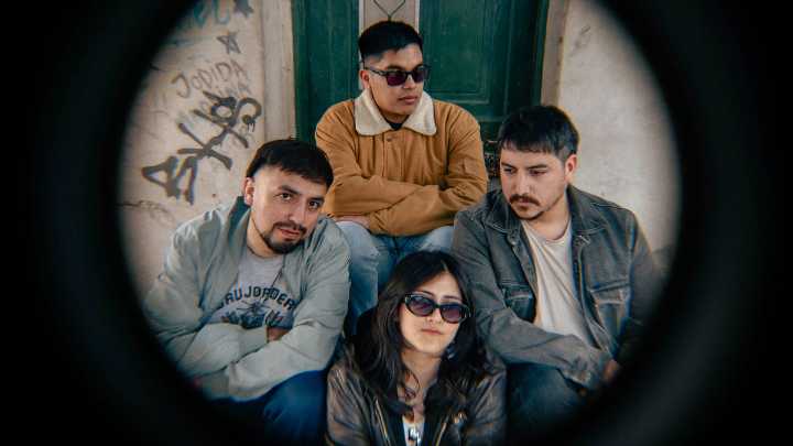 Autogestión, poesía y amistad: el viaje sonoro de Un Futuro Brillante