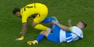La escalofriante patada que recibió un jugador en sus genitales durante un partido: “No fue nada accidental”