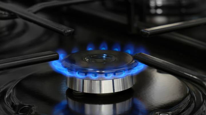 Here's How Often Should You Be Cleaning Your Gas Stove's Burner Ports