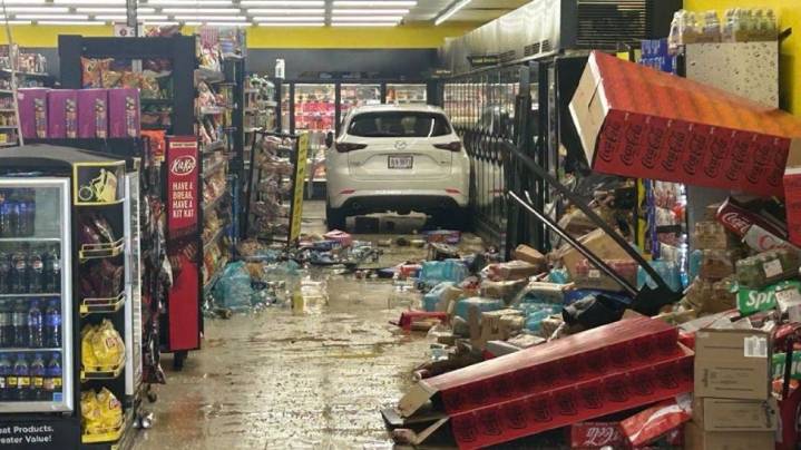 SUV drives into Northeast Ohio Dollar General