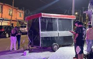 Conductor ebrio choca contra carrito de comida en el Centro de Saltillo
